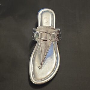 BRAND NEW UNISA METALLIC MULE THONG WOMEN'S SANDALD